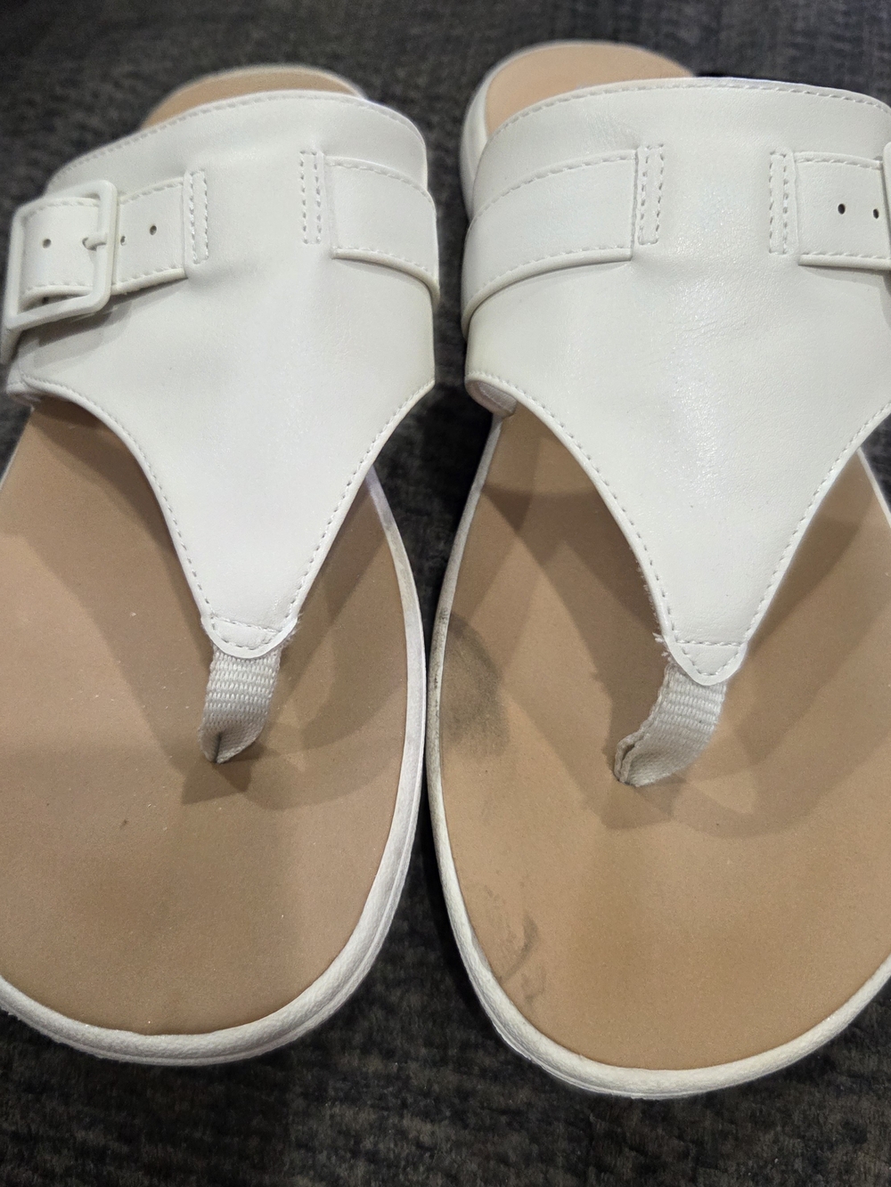 Time & Tru Women’s Cream Leather Thong Sandals with Buckle Accent Size 10